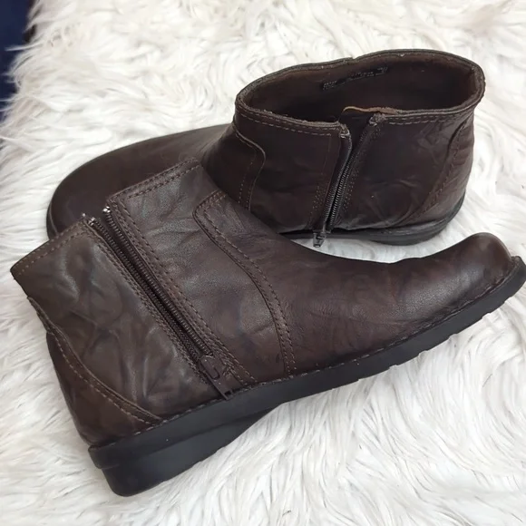 Clarks Bendable Dark Brown Leather Ankle Boots with Zipper - Picture 8 of 10